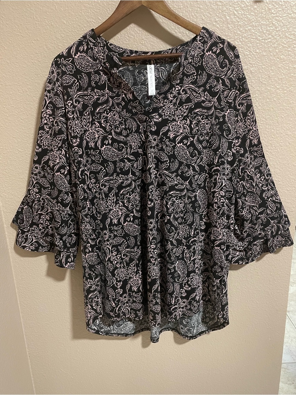Dear Scarlett wrinkle resistant Women’s Black Floral Paisley V-Neck Blouse